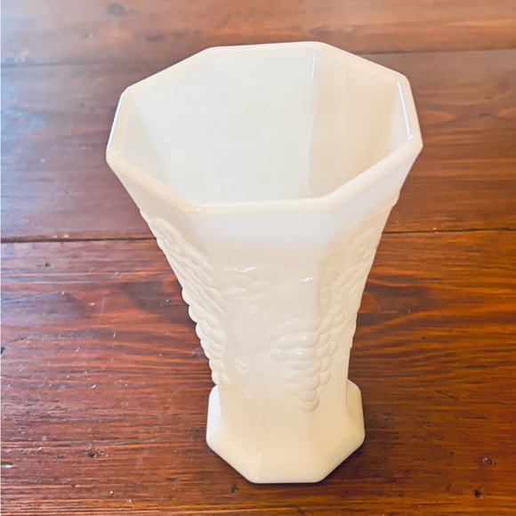 Vintage Milk Glass Vase Hexagon Bouquet Vase Embossed Grape & Vine Pattern - Picture 10 of 10